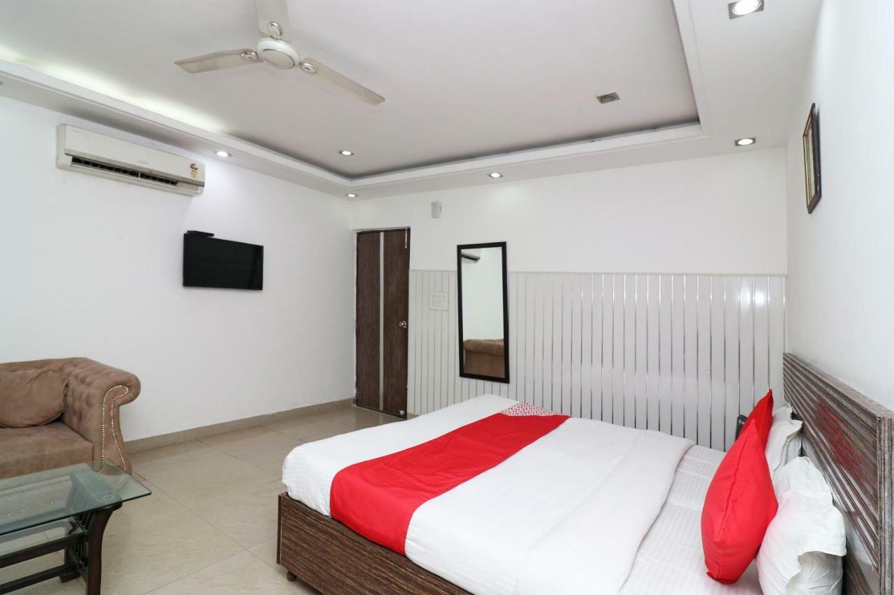Oyo 10257 Hotel Lotus Park グルガウン エクステリア 写真