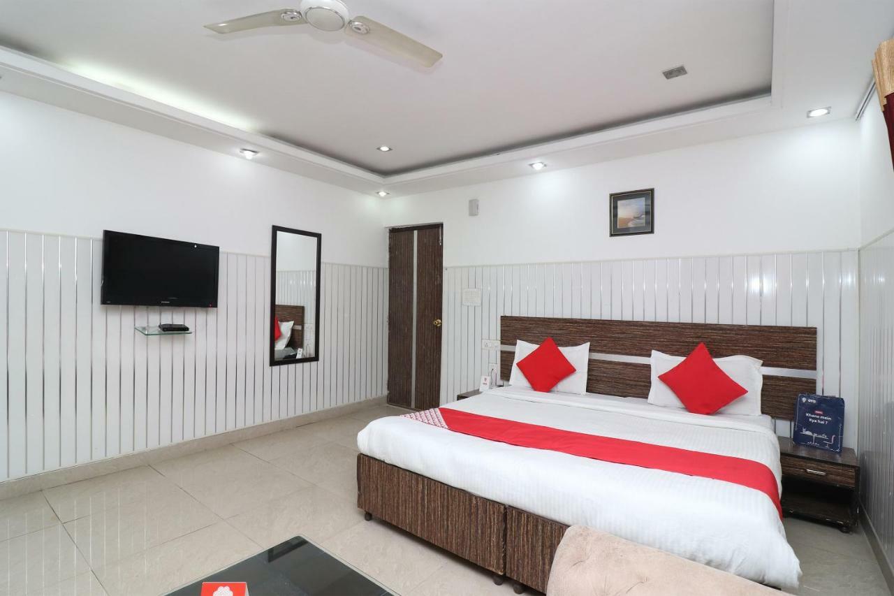 Oyo 10257 Hotel Lotus Park グルガウン エクステリア 写真