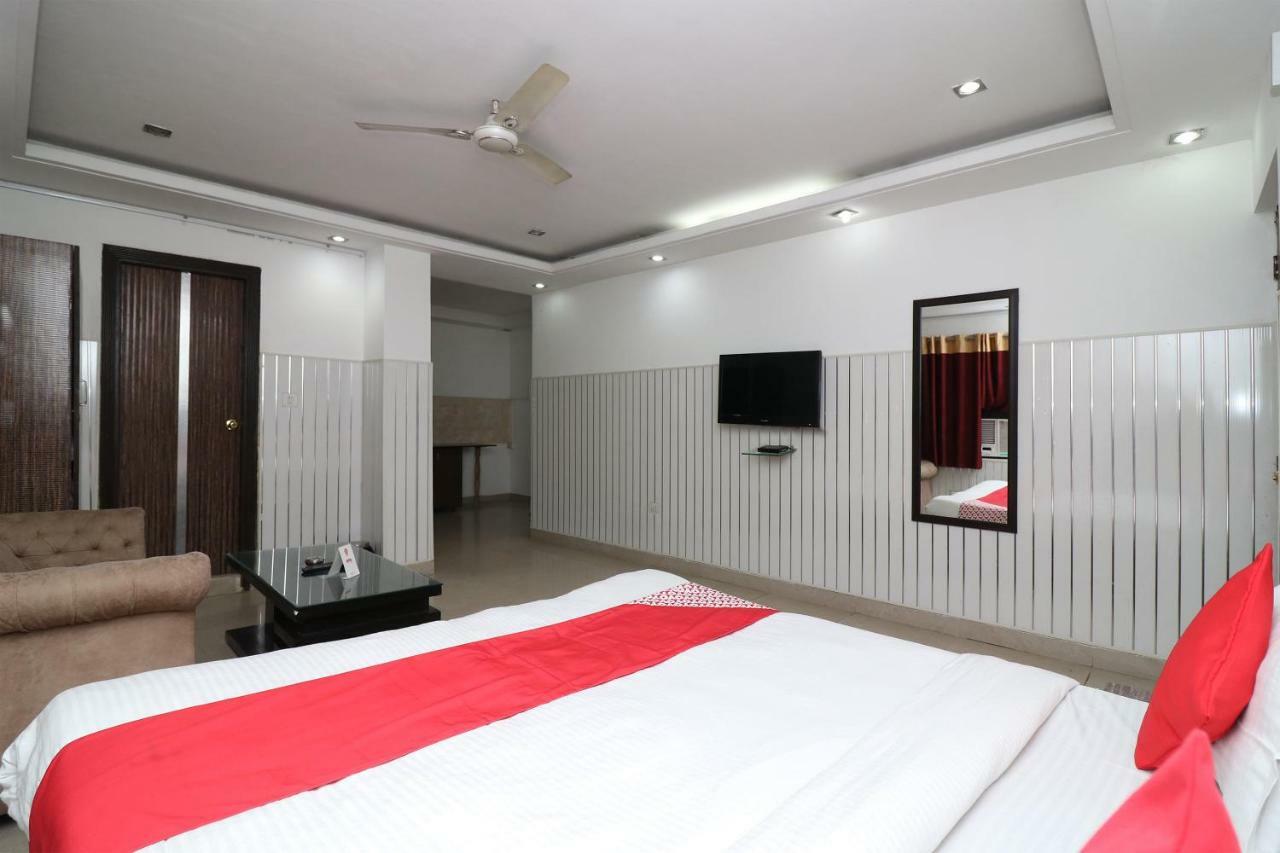 Oyo 10257 Hotel Lotus Park グルガウン エクステリア 写真